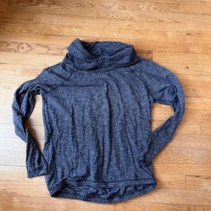 Lululemon size6 pullover